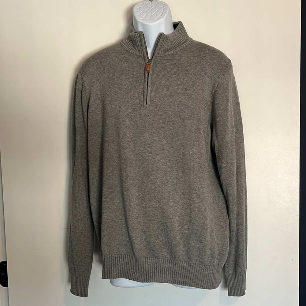 Men’s Size Medium Gray Vineyard Vines quarter zip (85% cotton / 15% cashmere)